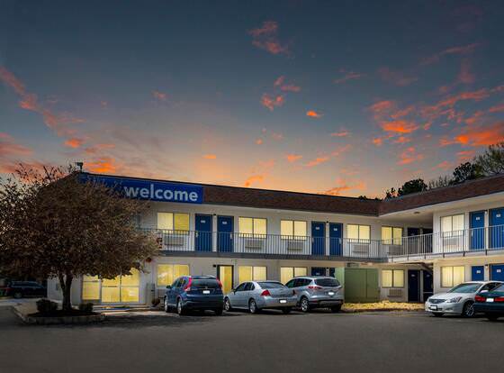 Motel 6 Sandston, VA - Richmond, Va allows check-in for 18 year-old guests