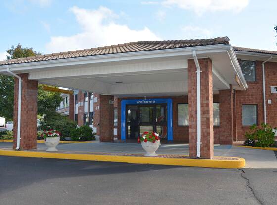 Motel 6 Newport, RI allows check-in for 18 year-old guests