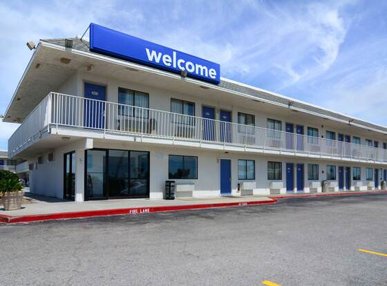Motel 6 Galveston, TX allows check-in for 18 year-old guests