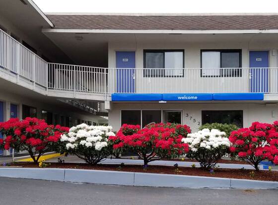 Motel 6 Springfield, OR - Eugene North allows check-in for 18 year-old guests