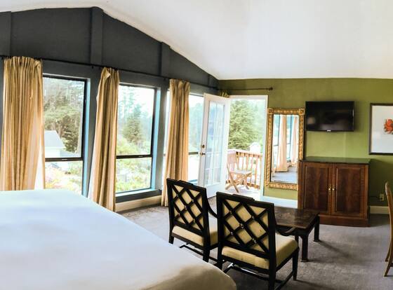 Bodega Bay Inn allows check-in for 18 year-old guests