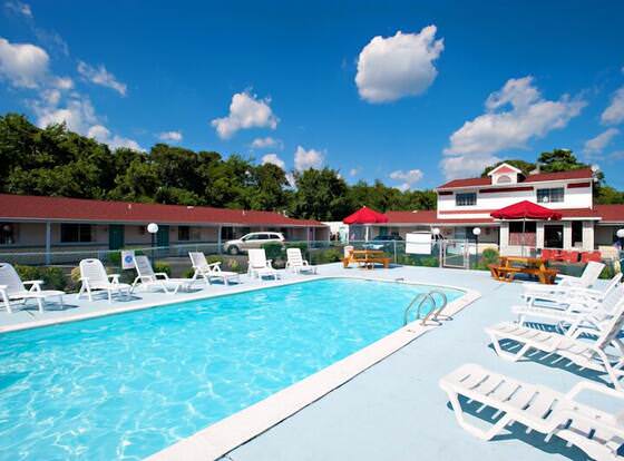 Economy Motel Inn & Suites allows check-in for 18 year-old guests