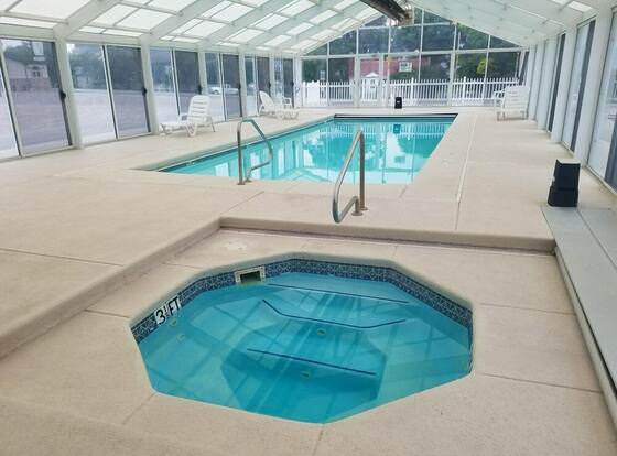 Aquarius Inn allows check-in for 18 year-old guests