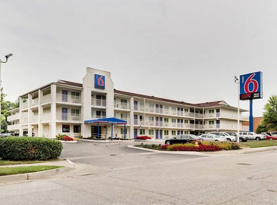 Motel 6 Linthicum Heights, MD - BWI Airport allows check-in for 18 year-old guests