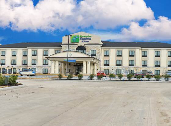 Holiday Inn Express & Suites Cuero, an IHG Hotel allows check-in for 18 year-old guests