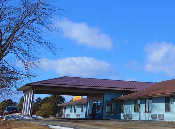 Old Towne Motel allows check-in for 18 year-old guests