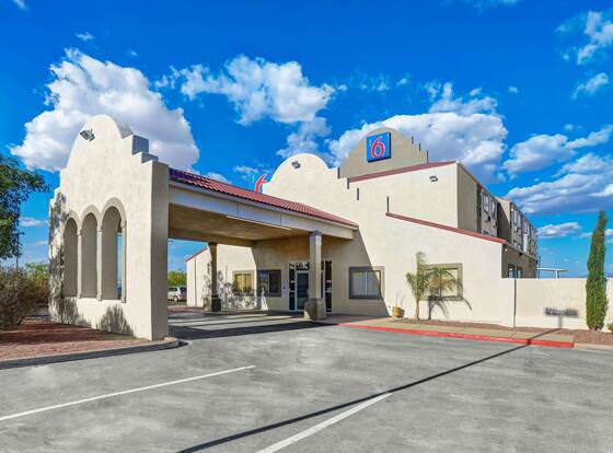 Motel 6 Benson, AZ allows check-in for 18 year-old guests