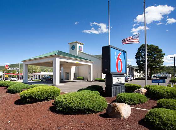 Motel 6 Williams, AZ - West - Grand Canyon allows check-in for 18 year-old guests