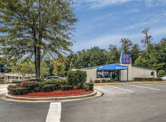 Motel 6 Union City, GA - Atlanta Airport allows check-in for 18 year-old guests