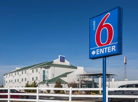 Motel 6 Dale, IN allows check-in for 18 year-old guests