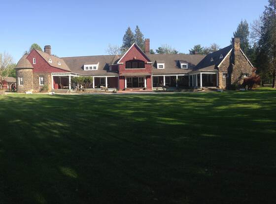 Aspen Manor Resort allows check-in for 18 year-old guests