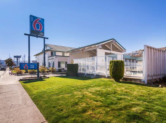 Motel 6 The Dalles, OR allows check-in for 18 year-old guests