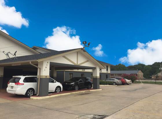 Briarwood Inn allows check-in for 18 year-old guests