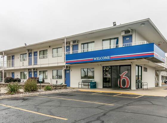 Motel 6 Janesville, WI allows check-in for 18 year-old guests