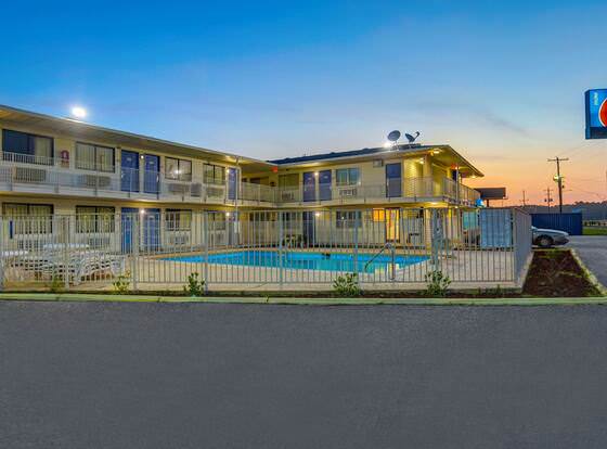 Motel 6 Lumberton, NC allows check-in for 18 year-old guests