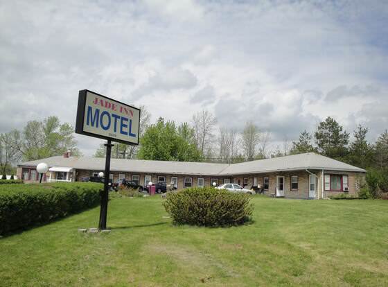 Jade Inn Motel allows check-in for 18 year-old guests