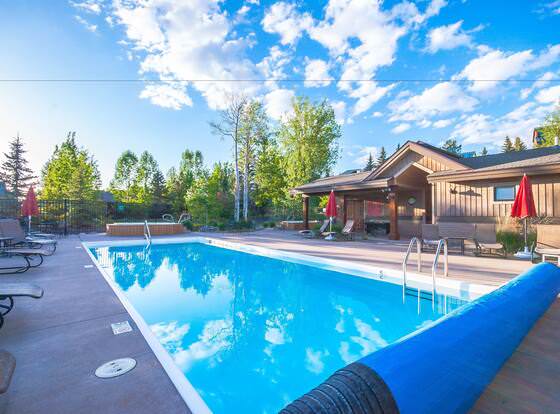 Moraine by Retreatia allows check-in for 18 year-old guests