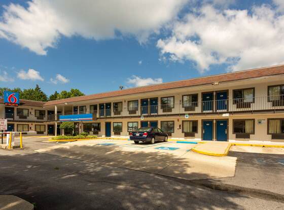 Motel 6 Camp Springs, DC - South Camp Springs allows check-in for 18 year-old guests