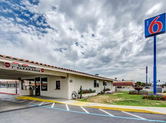 Motel 6 Manteca, CA allows check-in for 18 year-old guests
