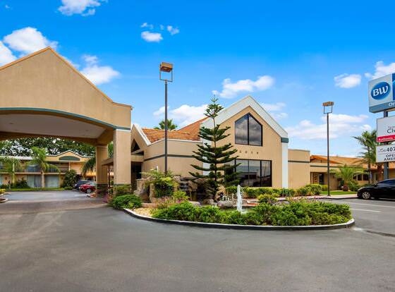 Best Western Orlando West allows check-in for 18 year-old guests