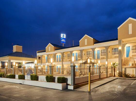 Best Western West Monroe Inn allows check-in for 18 year-old guests