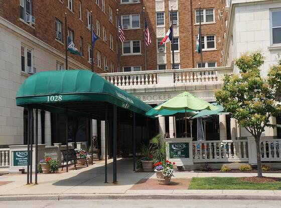 The Knickerbocker on the Lake allows check-in for 18 year-old guests