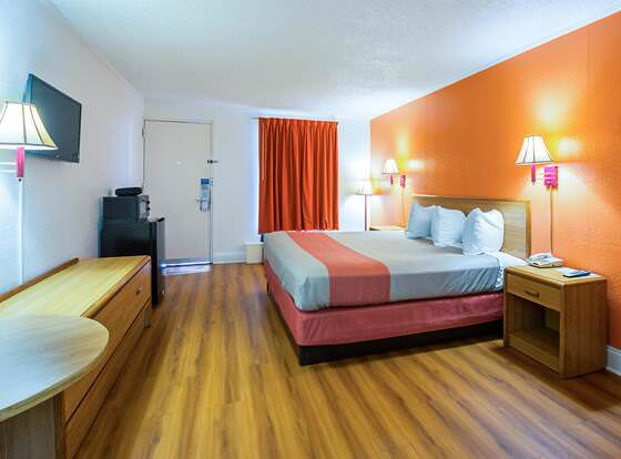 Motel 6 Perry, GA allows check-in for 18 year-old guests