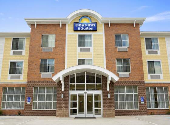 Days Inn & Suites by Wyndham Caldwell allows check-in for 18 year-old guests