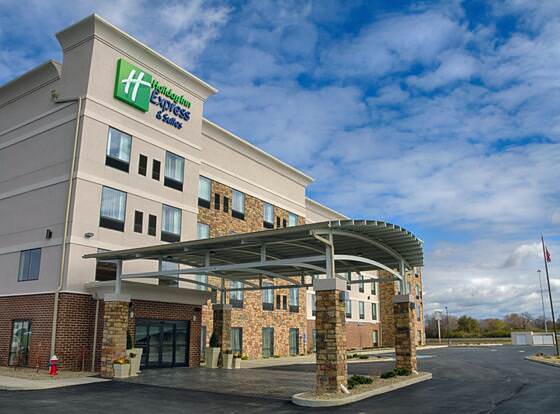 Holiday Inn Express & Suites Sidney, an IHG Hotel allows check-in for 18 year-old guests