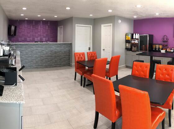 Super 8 by Wyndham Sonora allows check-in for 18 year-old guests