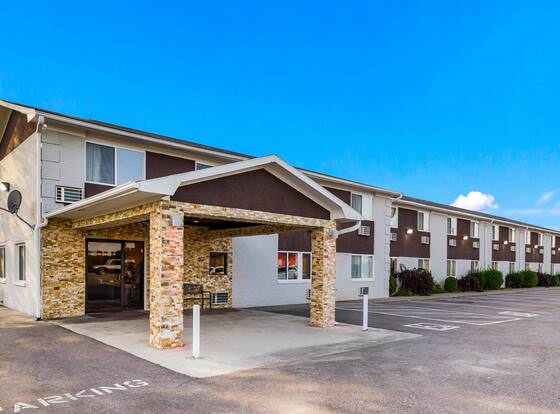 Red Roof Inn Dry Ridge allows check-in for 18 year-old guests