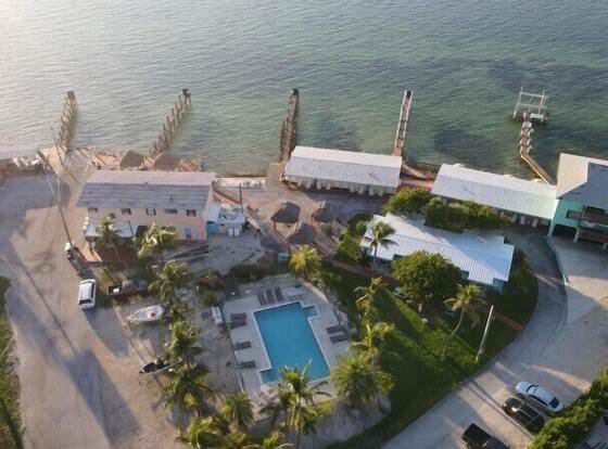 Edgewater Lodge allows check-in for 18 year-old guests