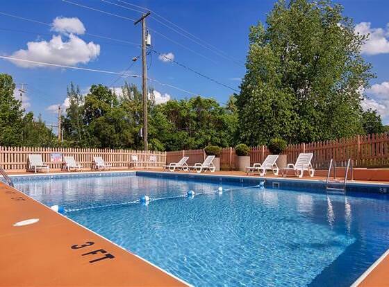 Clarion Inn & Conference Center allows check-in for 18 year-old guests