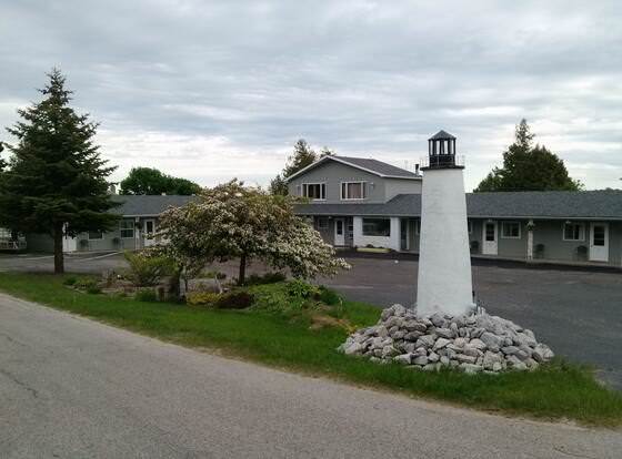 Huron Inn allows check-in for 18 year-old guests