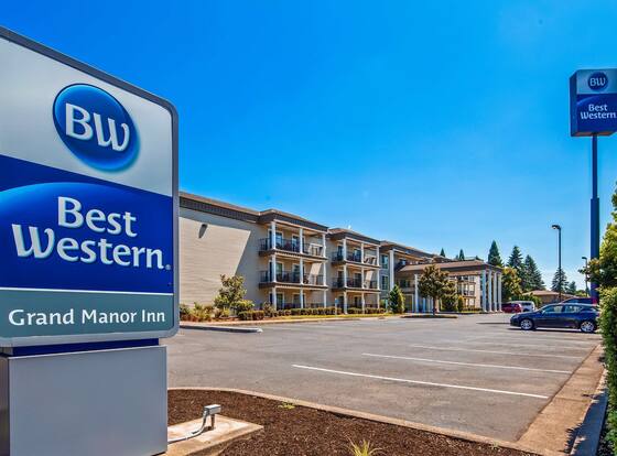 Best Western Grand Manor Inn allows check-in for 18 year-old guests