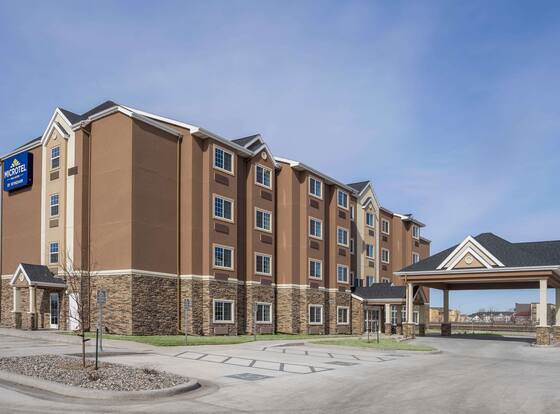 Microtel Inn & Suites By Wyndham Moorhead Fargo Area allows check-in for 18 year-old guests