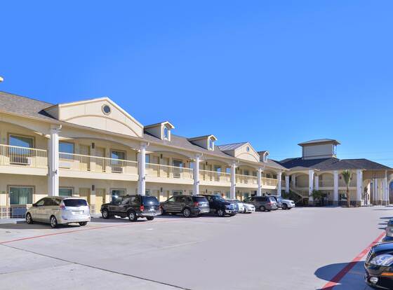 Americas Best Value Inn & Suites Houston at Hwy 6 & Westpark allows check-in for 18 year-old guests