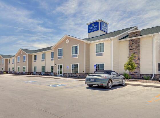 Cobblestone Inn & Suites – Big Lake allows check-in for 18 year-old guests