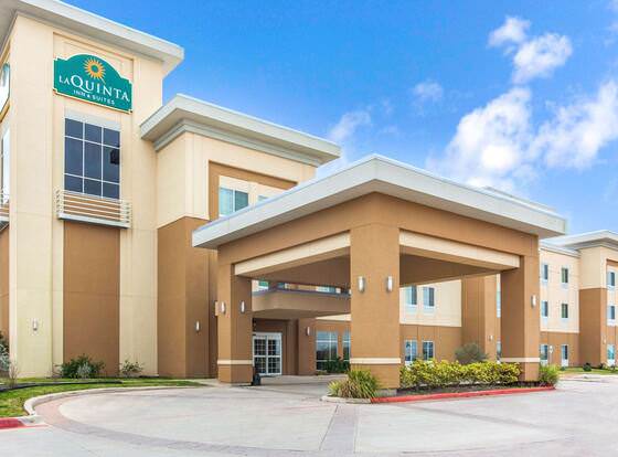 La Quinta Inn & Suites by Wyndham Gonzales TX allows check-in for 18 year-old guests