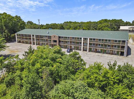 White Wing Lodge allows check-in for 18 year-old guests