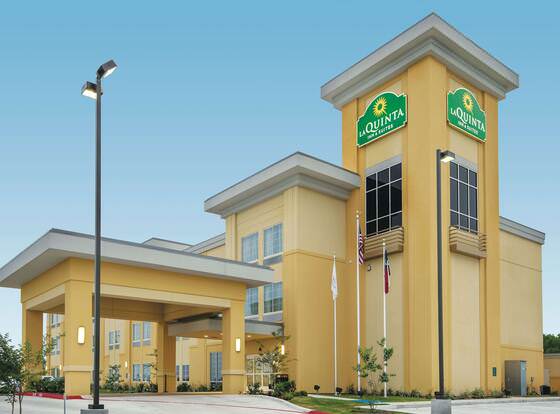 La Quinta Inn & Suites by Wyndham Karnes City - Kenedy allows check-in for 18 year-old guests
