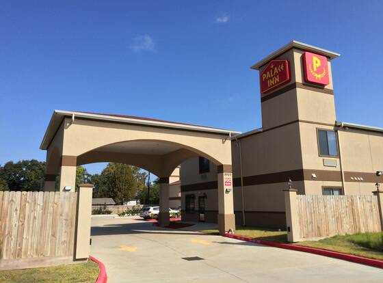 Palace Inn Sam Houston allows check-in for 18 year-old guests