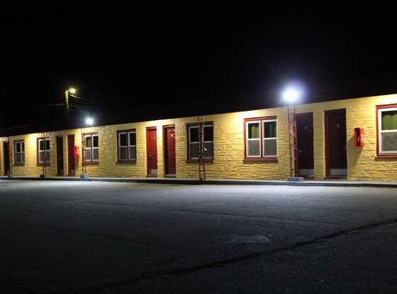 Driftwood Inn allows check-in for 18 year-old guests