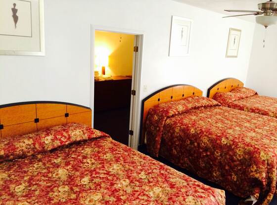 Stardust Motel and Suites El Dorado KS allows check-in for 18 year-old guests