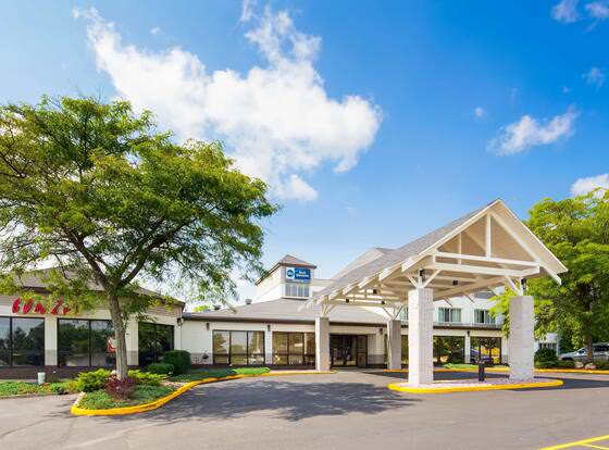 Best Western Baraboo Inn allows check-in for 18 year-old guests
