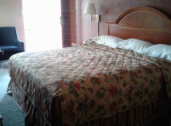 Budget Inn Express allows check-in for 18 year-old guests