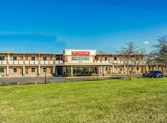Econo Lodge Lexington Downtown near I-81 allows check-in for 18 year-old guests