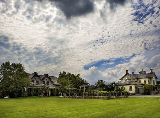 Jedediah Hawkins Inn allows check-in for 18 year-old guests