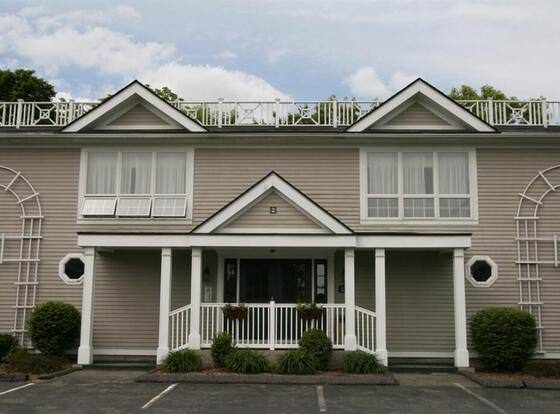 Yankee Suites Extended Stay allows check-in for 18 year-old guests