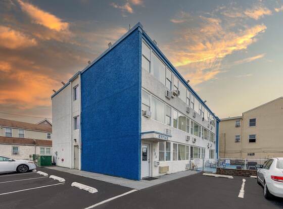 Aire Hotel North Beach allows check-in for 18 year-old guests